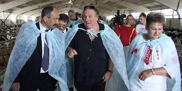 Жерар Депардье интересовался сельским хозяйством в Беларуси (ВИДЕО)