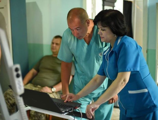 Экс-министра Булатова ранили в живот в зоне АТО: опубликованы фото