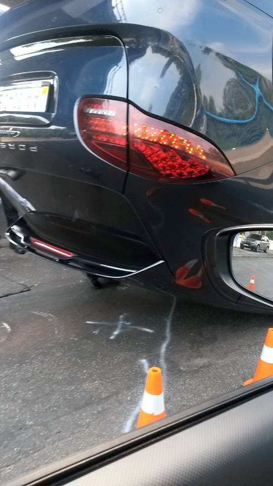 В Киеве на мосту Метро перевернулся "Порше-Кайен": "Летел, как сумасшедший"