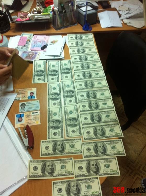 В ОДЕССКОЙ МИГРАЦИОННОЙ СЛУЖБЕ ЗА ВЫДАЧУ ПАСПОРТА ПРОСИЛИ ЧЕТЫРЕ ТЫСЯЧИ ГРИВЕН