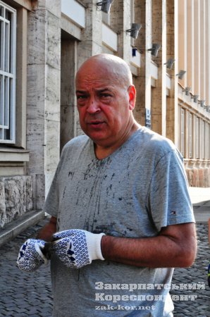 В Ужгороде люди массово вышли на улицы под кураторством Москаля