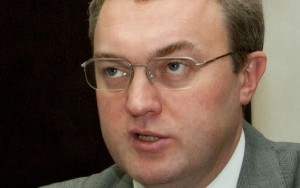 “Деолігархізація скасовується?”: Людей Ахметова призначають на ключові посади в “Укрзалізниці”