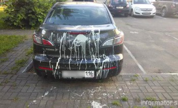 У Мінську обливають фарбою машини з російськими номерами (ФОТО)