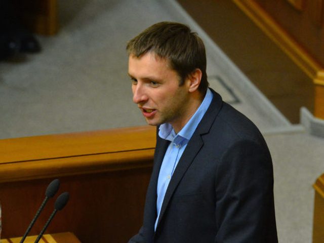 Завтра Парасюк спробує забрати звання героя України у Володимира Литвина