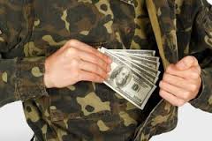 ОФИЦЕР КАМЕНЕЦ-ПОДОЛЬСКОГО ВОЕНКОМАТА ЗА ВЗЯТКИ СНИМАЛ ВОЕННООБЯЗАННЫХ С УЧЕТА
