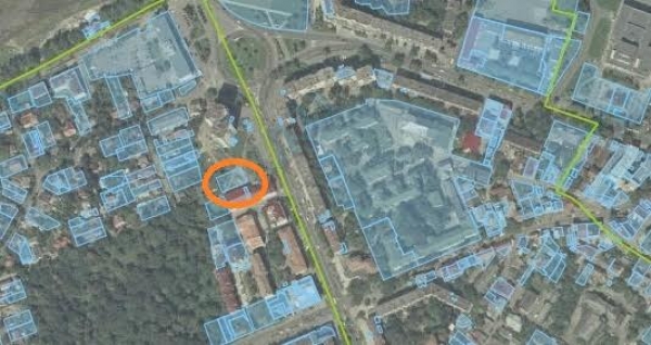 У дворі ужгородської 16-поверхівки замість дитмайданчика може вирости бізнес-центр депутата