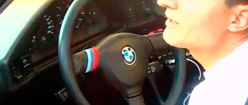 МВД перепутало "российский флаг" у водителя с символикой спортивных БМВ