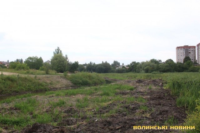 Суди та протести мешканців заважають бізнес-приятелю мера Луцька будувати багатоповерхівки на болоті