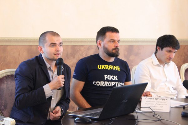 Україна на межі повного зриву закупівель ліків для хворих у 2015 році