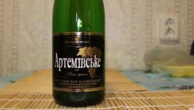 В Артемовске по-прежнему разливают шампанское Януковича