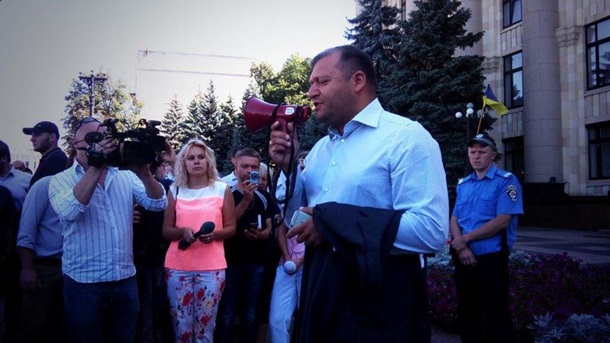 Беспорядки в Харькове: неизвестные атаковали офис Добкина