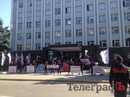 "Ночью в здание ПДМН зашли 25 человек с автоматами" - митингующий