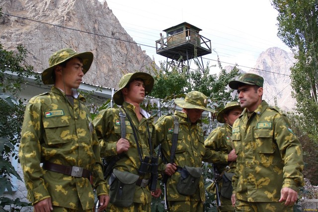 На таджикско-киргизской границе произошла перестрелка. Есть раненные