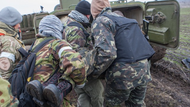 В результате артудара боевиков по Станице Луганской погибли два бойца