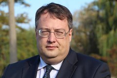 Геращенко подготовил обращение с требованием уволить главу Первомайской РГА Виктора Сироту