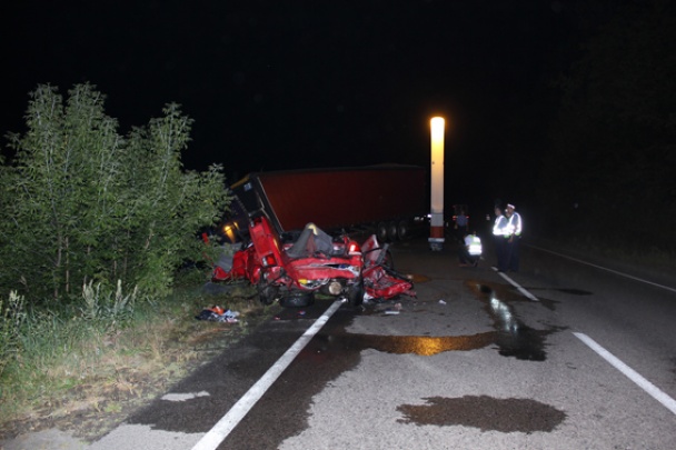 На Рівненщині у жахливій ДТП із вантажівкою загинула родина із дитиною