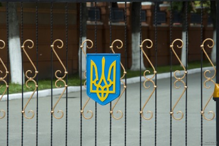 НА ВОЛИНІ СВЯЩЕНИК МП НАКАЗАВ ЗАМАЛЮВАТИ ТРИЗУБ НА ВОРОТАХ ЦЕРКВИ