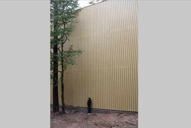 Глава госпредприятия оградил особняк в Буче 13-метровым забором