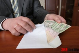 Харьковский преподаватель взял 400 долларов за дипломы