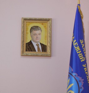 Стандартна відмазка: Головний міліціонер Волині пояснив, де взяв “бурштинового Порошенка”