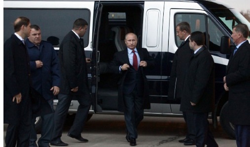 Несколько личных самолётов и уколы ботокса: в РФ рассказали детали жизни Путина