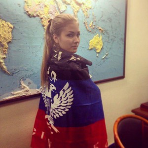 Российская активистка сняла постановочное видео с обстрелом