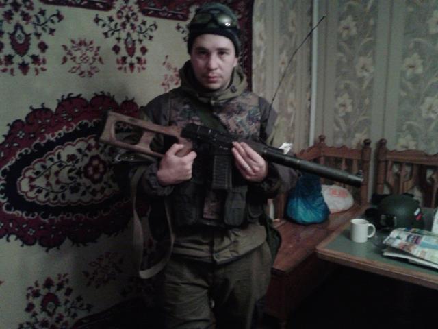 Снять кулон-трезубец в оккупированном Крыму заставил девушку российский террорист Павел Гусев, раненный в голову. ФОТОрепортаж