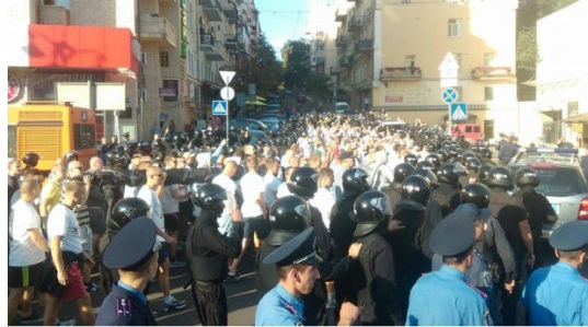 В Киеве гранатой ранили нардепа