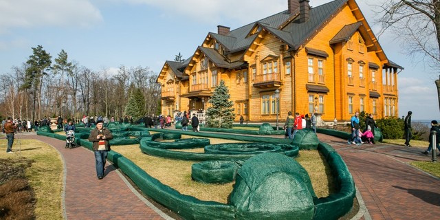 Брошенное имущество Януковича