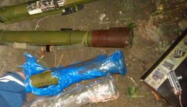 Правоохранители задержали двух человек при попытке продажи четырех гранатометов