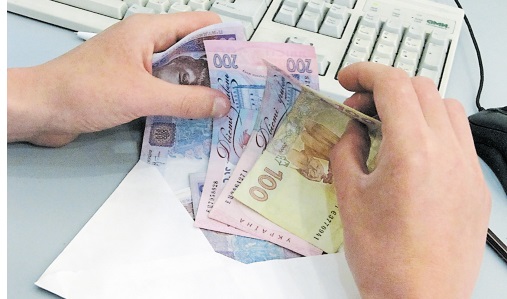 Зарплата «в конвертах» – единственное, что спасает украинскую экономику