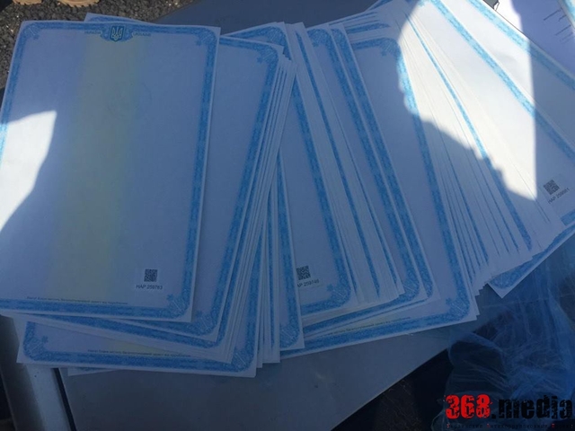 КИЕВСКИЙ НОТАРИУС ЗАНИМАЛСЯ МОШЕННИЧЕСТВОМ С ЖИЛЬЕМ В ЗОНЕ АТО