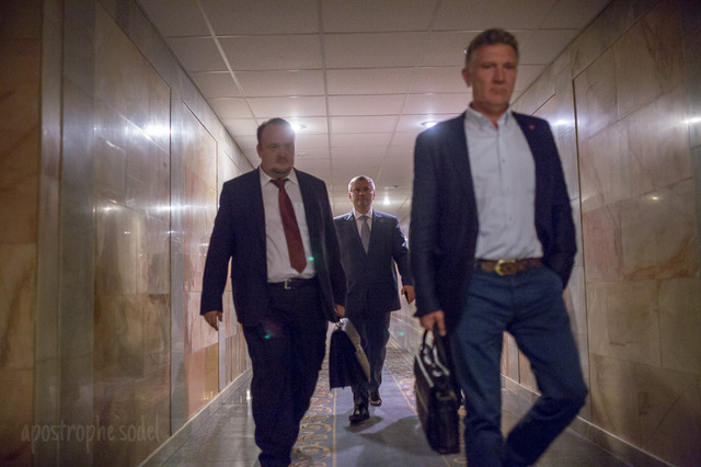 Как депутаты покидали Раду, пока под ее стенами проливалась кровь (фото)