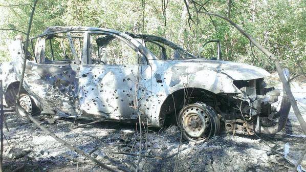 Що залишилося від розстріляного автомобіля борців з контрабандою в АТО