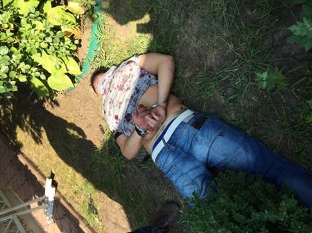 СБУ перекрила канал постачання фальшивих доларів з окупованого Криму