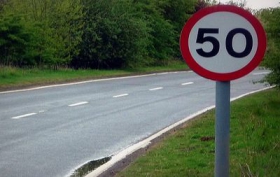 На дорогах обмежують швидкість до 50 кілометрів