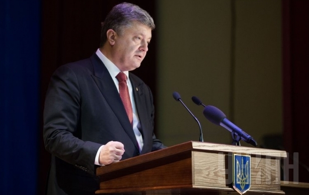 Вільне володіння зброєю та скасування розмитнення на імпорт авто: кількість петицій збільшилася майже до 4 тисяч