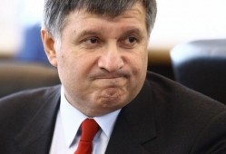 Вместо того, чтобы арестовать Авакова, ему создают пиар с помощью «покушения»