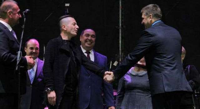 Плотницкий наградил медалями известных российских музыкантов