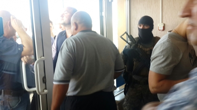 У Львівському МРЕВ ДАІ проводять обшук (ФОТО)