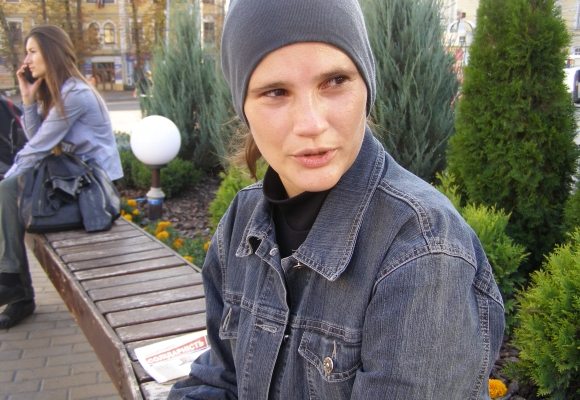 Вагітна героїня Майдану, якій тиснув руку президент Франції, опинилася без даху над головою