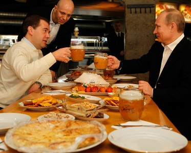 Путін іде по стопах Саддама Хусейна