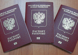 У жителів Криму почали забирати російські паспорти