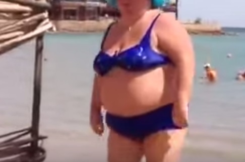 Реакция россиянки на написанное на пляже слово «Украина» рассмешило Интернет (видео)