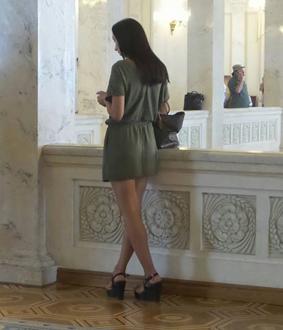 От фото сумочки до скандального телесюжета: как соска депутата сама себя дискредитировала