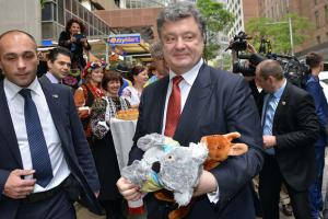 Що дарують українським президентам і куди це добро дівається?