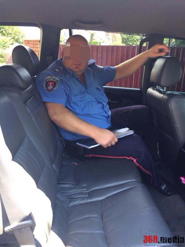 ОДЕССКОМУ УЧАСТКОВОМУ-ВЗЯТОЧНИКУ СНИЗИЛИ ЗАЛОГ В ЧЕТЫРЕ РАЗА