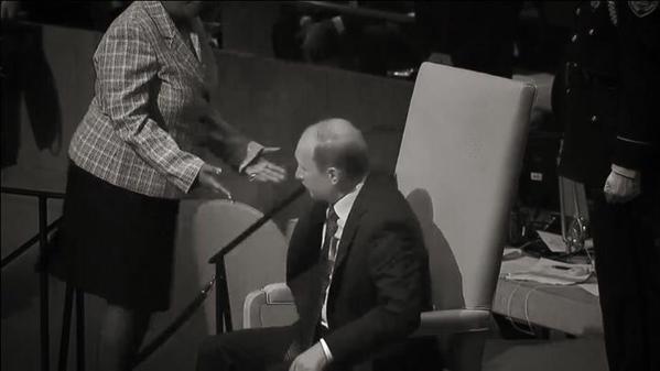 Конфуз самодура: у Путина снова проблемы со стулом (фото)