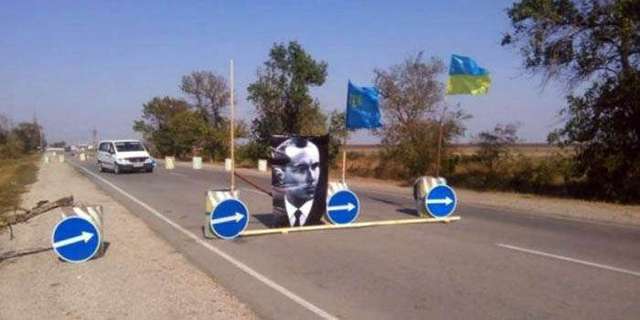 «Правий сектор» розмістив портрет Бандери на межі з Кримом (ФОТО)