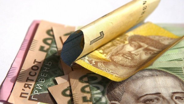 В Киеве возле метро у мужчины отняли сумку с деньгами